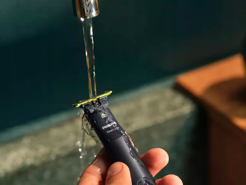 Aparat za brijanje Philips OneBlade Face QP1424/10